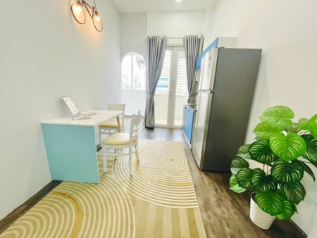 Căn hộ 2 phòng ngủ full nội thất new 100% ngay Trung Tâm Q1, 45m2