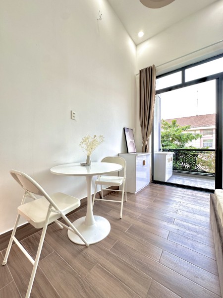 Trống sẵn phòng Studio bancol như hình ngay Lâm Văn Bền, 35m2