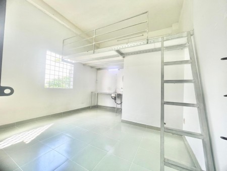 Phòng đẹp gác cao - cửa sổ thoáng - gần AEON Tân Phú chỉ 2tr8, 30m2