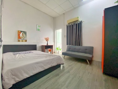 Cho thuê phòng có ban công tách bếp P.8 Tân Bình ngay chợ Tân Bình, 25m2