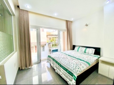Căn hộ giá rẻ Q3 có ban công sạch sẽ thoáng mát gần ĐH kinh tế, 30m2