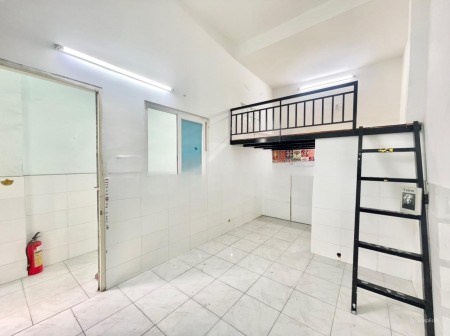 Phòng có gác cho sinh viên - máy lạnh - gần đh CÔNG THƯƠNG - Ở ĐƯỢC 3 NGƯỜI, 30m2