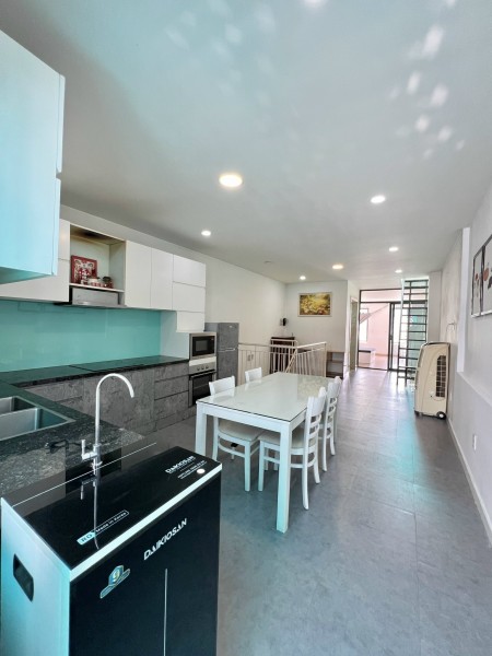 Đúng giá căn Penhouse 1PN có sân thượng gần sân bay Tân Sơn Nhất Thuận tiện qua K300 - Etown, 40m2