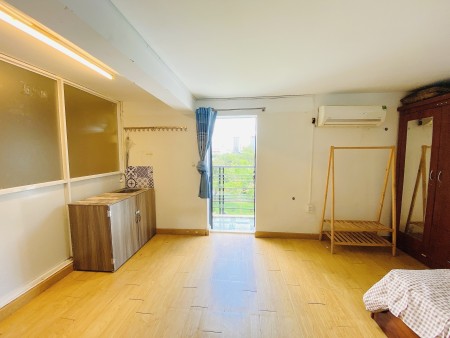 Căn studio ban công ngay trung tâm quận 7, 25m2