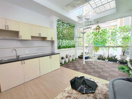 Cho thuê căn hộ penthouse, Q1 kế Q4 gần phố đi bộ Bùi Viện, cầu Ông Lãnh, CV 23 Tháng 9, 45m2