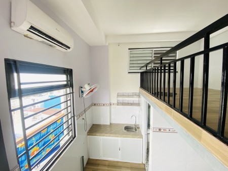 Phòng trọ có gác cửa sổ thoáng, ban công gần đại học Công Thương, 18m2