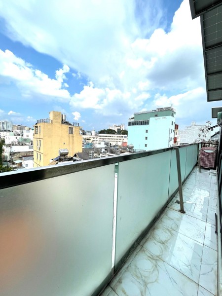 Cho thuê căn hộ 1 phòng ngủ ban công 40m2 view thành phố Quận 3, 40m2