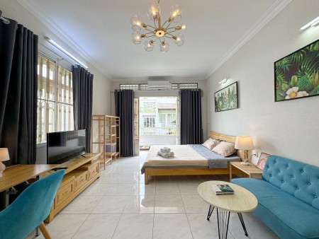 Cho thuê căn hộ studio ban công, Q3, máy giặt riêng, gần chợ Tân Định, cầu Kiệu, cầu Công Lý, 35m2