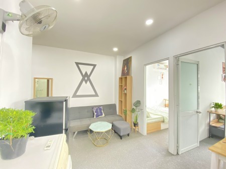 Cho thuê căn hộ 2PN, ban công, Q1, máy giặt riêng, gần chợ Tân Định, CV Lê Văn Tám, 50m2
