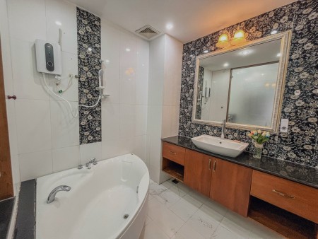 CĂN STUDIO TO ĐÙ.NG full nội thất cực mới NGAY TRUNG TÂM Q7 ️️ Có Bancol, 45m2