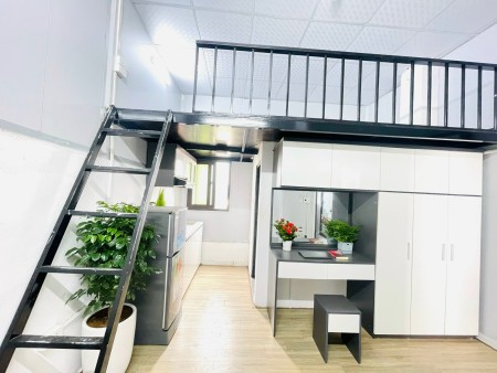 Phòng gác cao sẵn máy lạnh ngay cầu vượt Cộng Hoà, 35m2