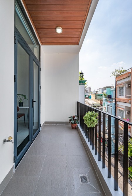 Cho thuê căn hộ Tân Bình, kế Q10, ban công, máy giặt riêng, gần SVĐ Phú Thọ, Co.op Mart Phú Thọ, 30m2