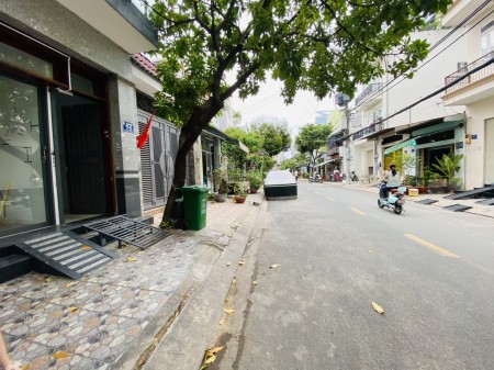 Mặt bằng giá rẻ, rộng rãi gần chợ Tân Hương, nằm ngay trên đường Tây Sơn, 30m2