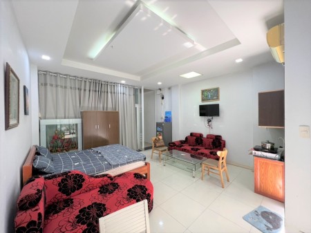 Trống căn hộ full nội thất ban công máy giặt riêng gần Vincom, hồ bơi nam long, kcx tân thuận thuận, 40m2