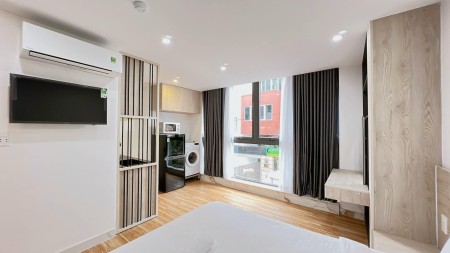 Căn hộ dịch vụ gần với cầu Kênh Tẻ, LOTTE, ĐH TDT, RMIT, đi bộ sang Sunrise City view, 40m2