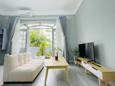 Cho thuê căn hộ studio ban công, Q1 gần chợ Tân Định, cầu Trần Khánh Dư, cầu Kiệu, 35m2