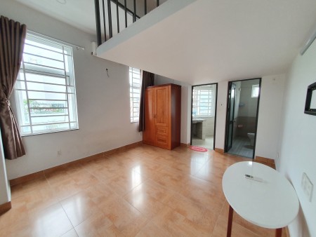 Duplex cửa sổ lớn tách bếp tại P.13 Tân Bình ngay sân bay Tân Sơn Nhất, 30m2