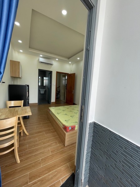 Trống sẵn siêu phẩm studio ban công cực rộng nội thất đầy đủ Quận 4, 35m2