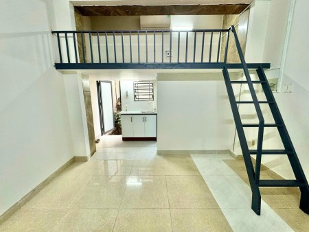 Cho thuê phòng rộng, gác cao ngay Cách Mạng Tháng Tám- Tân Bình, 25m2