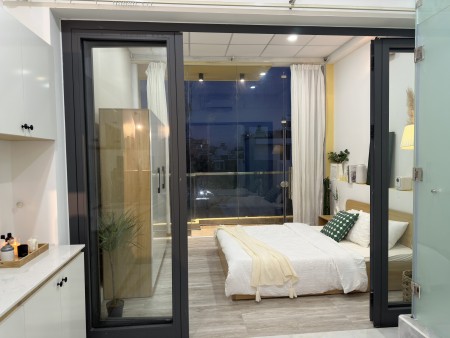 TRỐNG SẴN CĂN HỘ 1 PHÒNG NGỦ BAN CÔNG ĐẦY ĐỦ NỘI THẤT NGAY TRUNG TÂM Q7, 50m2