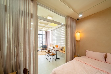 Cho thuê căn hộ full nội thất cửa sổ đón nắng Quận 1, 40m2