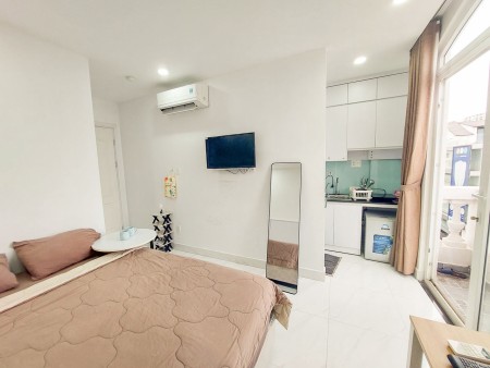 Căn STUDIO _ ban công, cửa sổ _ nằm ngay trung tâm Q7, 35m2