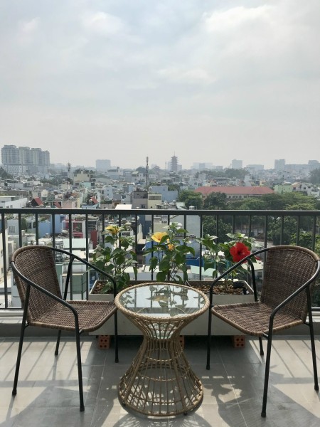 TRỐNG SẴN PHÒNG BAN CÔNG TÔNG GỖ QUẬN 10, 30m2
