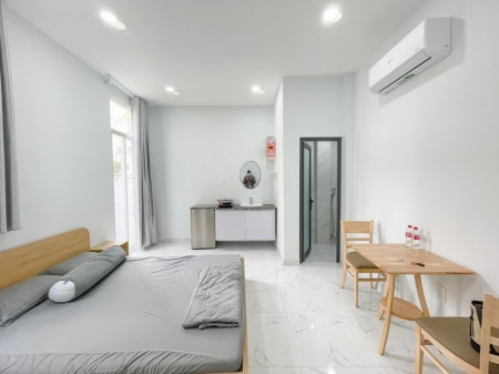 Đầu tháng 7 trống lại căn hộ full nội thất ban công tại Điện Biên Phủ Quận 3 Gần Vòng Xoay Dân Chủ, 30m2