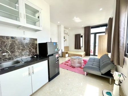 Trống lại căn hộ studio ban công, Q4, thang máy, gần cầu Calmette, CV Khánh Hội, 35m2