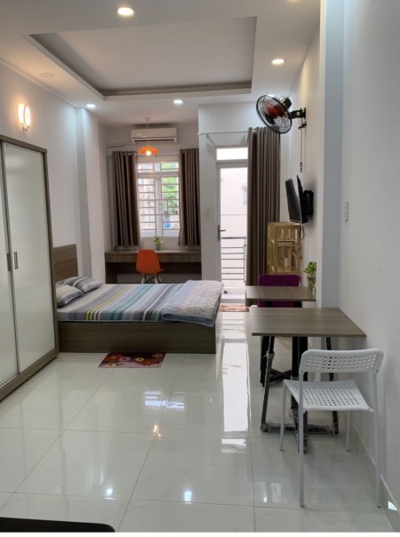 Studio siêu thoáng có ban công cửa số sạch đẹp chỉ tính phí điện nước Quận 10, 35m2
