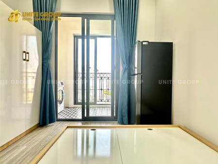 Căn hộ 1PN ban cong, Tách bếp đầy đủ tiện nghi gần đại học tài chính marketing, 40m2