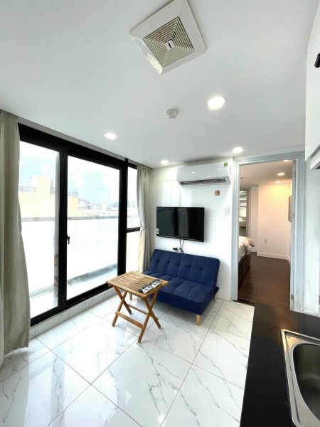 Cho thuê căn hộ 1PN, Q3, ban công, thang máy, gần Vòng xoay Dân Chủ, tòa nhà Viettel, 40m2