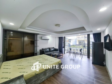Cho thuê căn ban công lớn 40m2 view thành phố ngay Sân bay TSN, 40m2