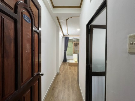 Trống sẵn căn hộ studio, full nội thất, ban công lớn, Cô Bắc, Q1 gần các khu vực trung tâm, 35m2
