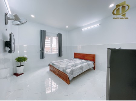 Căn studio cửa sổ lớn thoáng mát ngay đường Tân Quy, Q7, 25m2