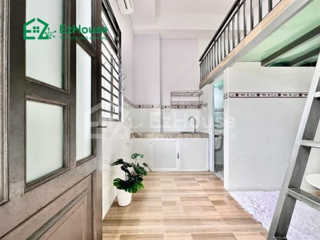 Phòng Ban Công Thoáng Mát, Gác Cao, Nội Thất Đầy Đủ, Gần ĐH Công Thương, 30m2
