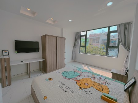 Studio full nội thất cửa sổ đón nắng Quận 10, 32m2