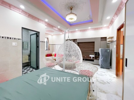 Căn hộ dịch vụ có ban công siêu rộng ngay tại quận 7, 40m2