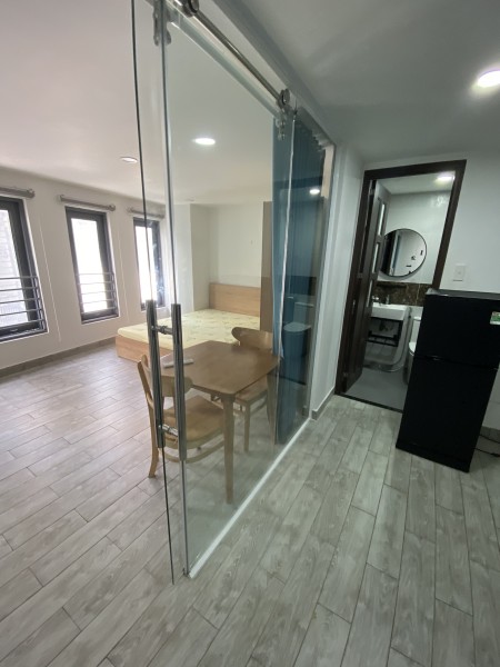 Căn hộ 1 phòng ngủ full nội thất cửa sổ thoáng mát Quận 3, 40m2