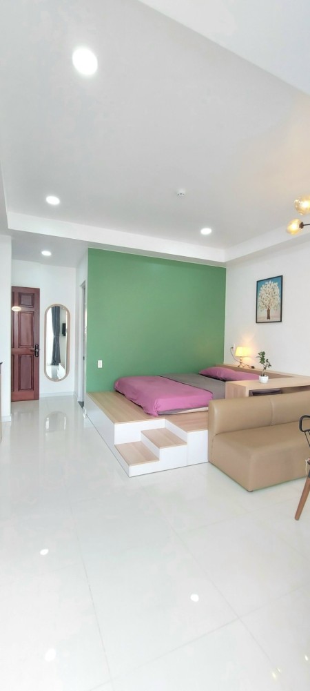 Cho thuê phòng ban công 40m2 ngay sân bay Tân sơn nhất, gần Phú Nhuận, 40m2