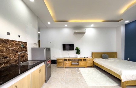 Căn hộ 35m2 Ban Công Tại CMT8 Q10 Gần Vòng Xoay Dân Chủ, 35m2
