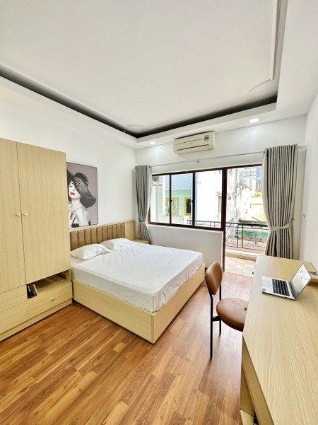 Studio tách bếp ban công cửa sổ cực thoáng mát Quận 1, 35m2