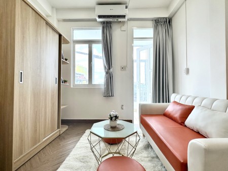 Căn hộ studio tách bếp có bancon tại quận 7, 45m2