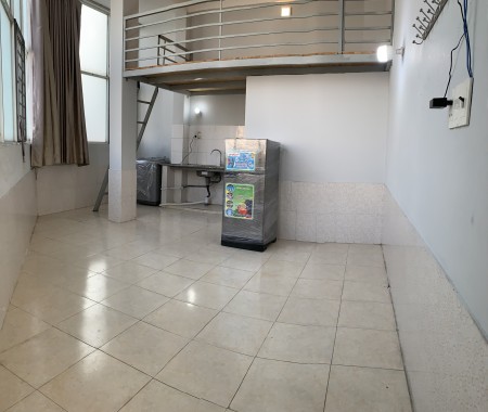 Duplex giá rẻ cho sinh viên Lâm Văn Bền, gác cao đứng ko chạm đầu, 2 cửa sổ thoáng, sẵn máy lạnh,, 30m2