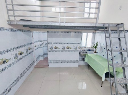 Phòng trọ gác cao Phạm Văn Bạch P15 Tân Bình giá siêu rẻ cho sinh viên, 35m2