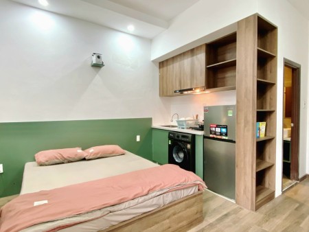 Cực phẩm studio ngay bờ kè Q1 đầy đủ nội thất có cửa sổ và ban công siêu thoáng mát, 35m2