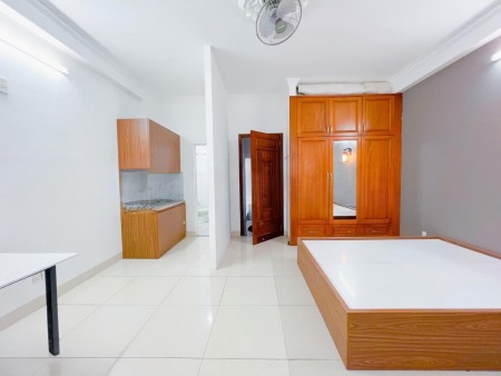 Căn Hộ Studio cửa sổ, Full Nội Thất, Gần Đại Học Tôn Đức Thắng, Rmit, Cầu Him Lam, 30m2