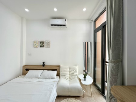 Căn Hộ Ban Công đầy đủ nội thất ngay sân bay Tân Sơn Nhất, 40m2