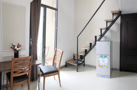 Chi thuê căn hộ duplex gác cao thoáng mát ngay trung tâm quận 7, 50m2