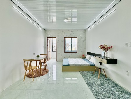 Căn hộ studio có ban công nội thất mới quận Tân Phú gần ĐH Văn Hiến, 32m2